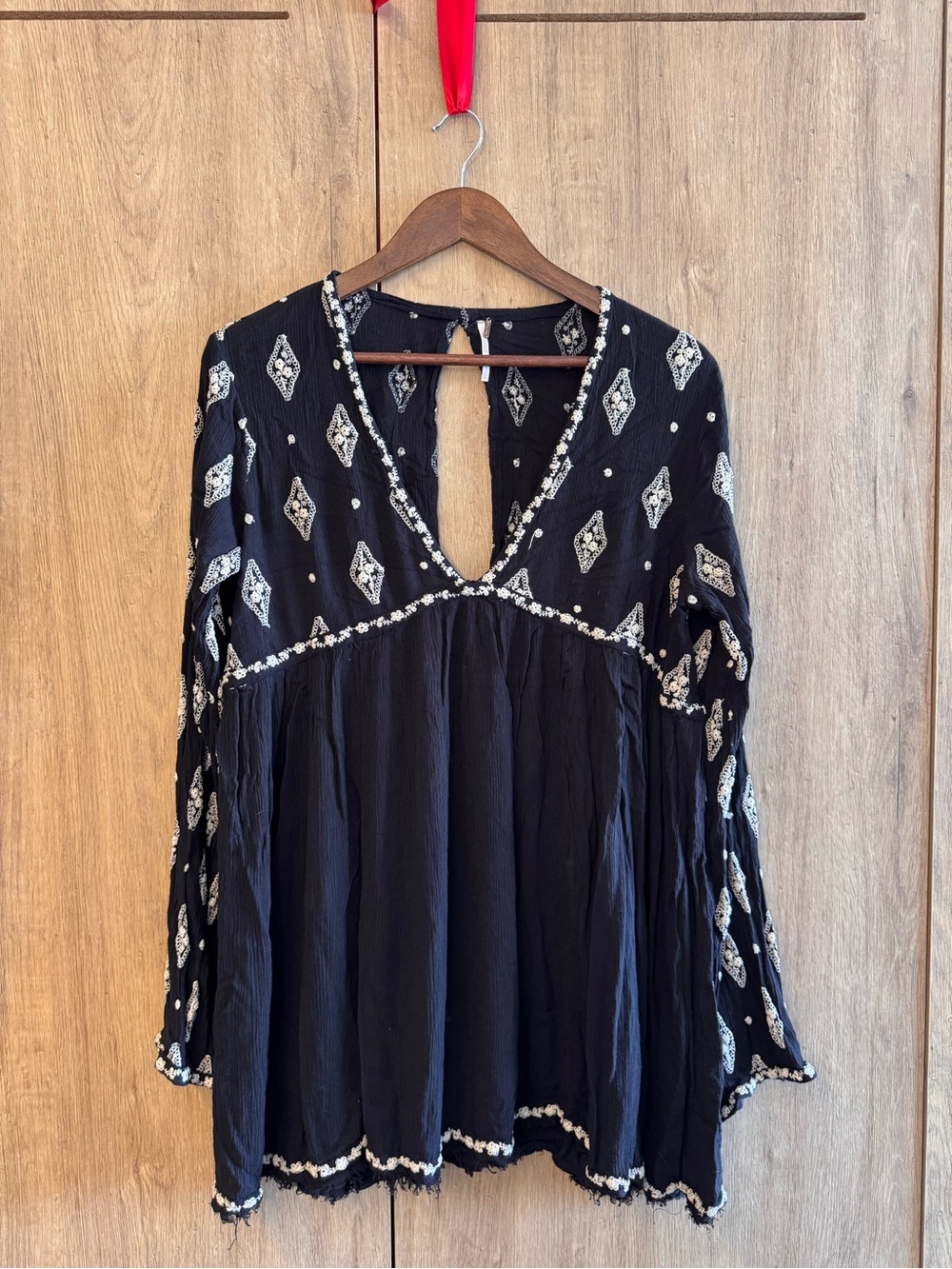 Free People Women’s Long Sleeve White/Black Embroidered Boho Blouse V Neck S